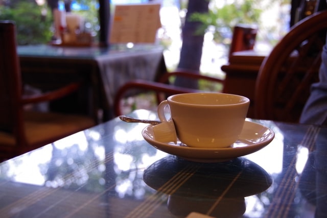 喫茶店のコーヒーカップ