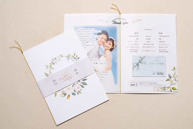 アンシェウェディングのメッセージカード付きの結婚内祝いカード