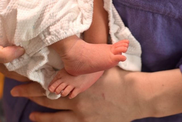 生後5日の赤ちゃんの足