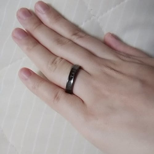 koenko33さんの結婚指輪（手にはめたときの写真）