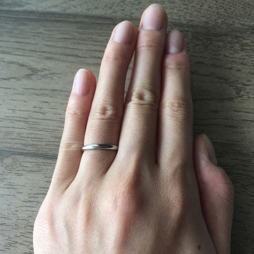 yunさんの結婚指輪手にはめた写真